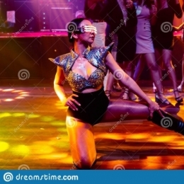 Танцовщица в элитный ночной клуб